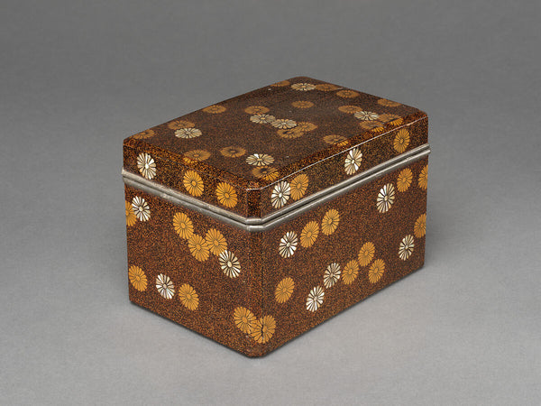 Seventeenth-century Japanese chabako tea utensil box with mother-of-pearl and maki-e decoration, Metropolitan Museum of Art