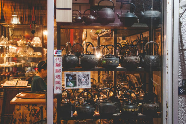 Iron tea kettles used as a general material-and-form reference; not a verified chanoyu hagama