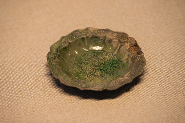 Green ceramic bowl illustrating the vivid green glaze associated with Oribe-style Japanese pottery