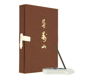 Jinkoh Juzan Agarwood Japanese incense shown in use