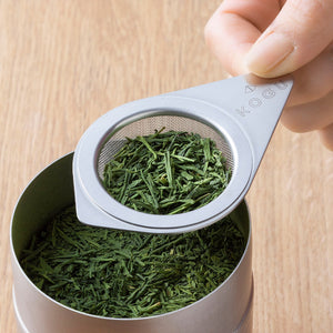 KOGU compact stainless steel tea strainer for brewing in a cup